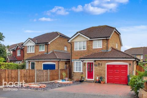 Manor House Drive, Ashford 3 bed detached house for sale