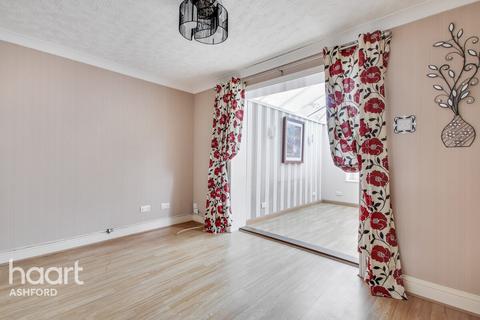 Manor House Drive, Ashford 3 bed detached house for sale