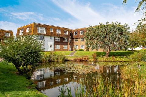 Westlake Gardens, Worthing 2 bed flat for sale