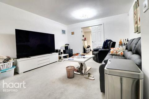 Warwick Avenue, Bedford 6 bed semi