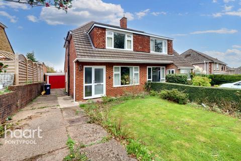 Hillcrest, Pontypool 3 bed semi