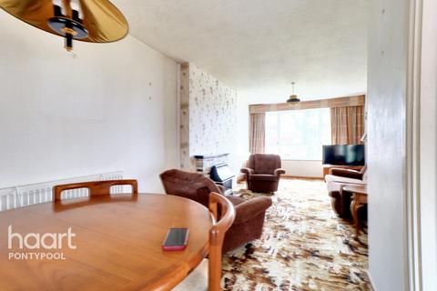 Hillcrest, Pontypool 3 bed semi