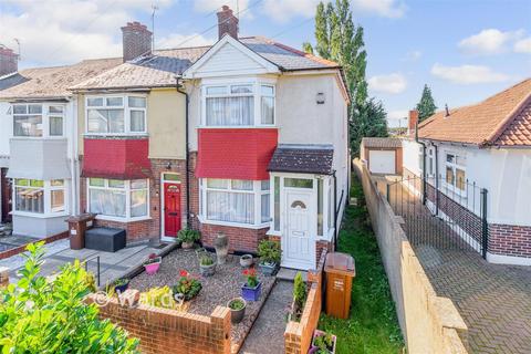 Broom Hill Road, Strood, Rochester, Kent 2 bed end of terrace house for sale