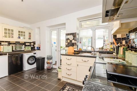 Broom Hill Road, Strood, Rochester, Kent 2 bed end of terrace house for sale