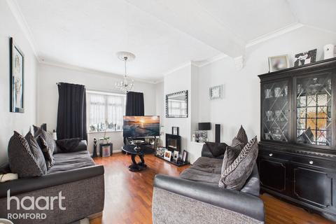 Willow Street, Romford, RM7 7LJ 3 bed semi