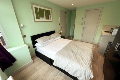 Cranford Park Road, Hayes UB3 6 bed semi