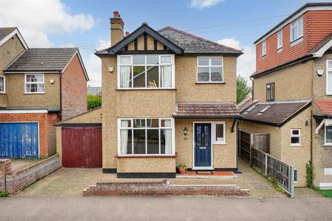 Wellington Road, St. Albans 3 bed detached house for sale