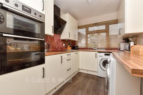 Levett Road, Leatherhead, Surrey 2 bed ground floor maisonette for sale