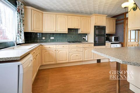 Wynters, Basildon, SS16 3 bed terraced house for sale