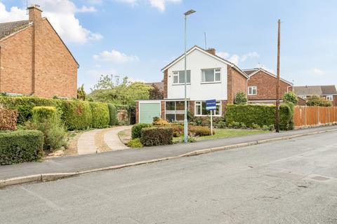 Churchill Grove, Tewkesbury... 3 bed detached house for sale