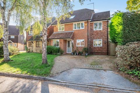 Woking,  Surrey,  GU22 5 bed detached house for sale