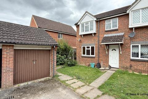 Kingsmead, Cheshunt 3 bed end of terrace house for sale