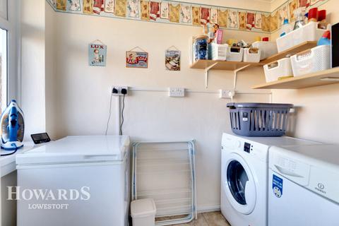 Carlton Road, Lowestoft 3 bed terraced house for sale