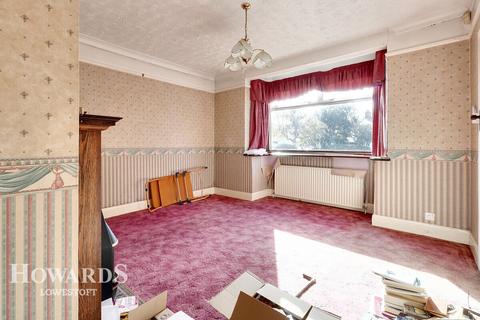 Gorleston Road, Lowestoft 2 bed detached bungalow for sale