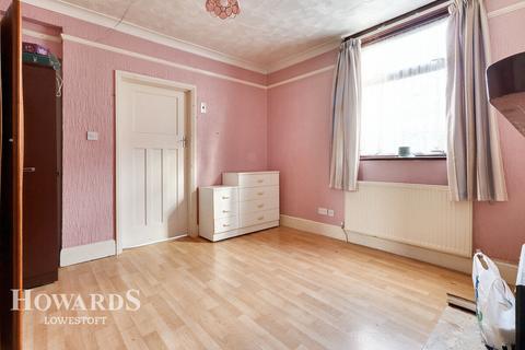 Gorleston Road, Lowestoft 2 bed detached bungalow for sale