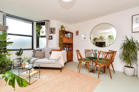 Athelstan Road, Cliftonville... 2 bed flat for sale