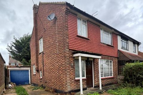 High Road, Benfleet, SS7 3 bed semi