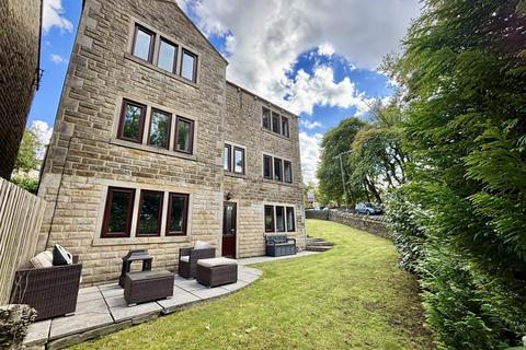 April Gardens, Bradford BD13 5 bed detached house for sale