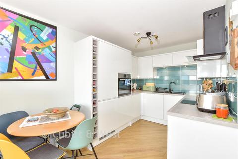 Horizon, Southsea PO4 2 bed apartment for sale