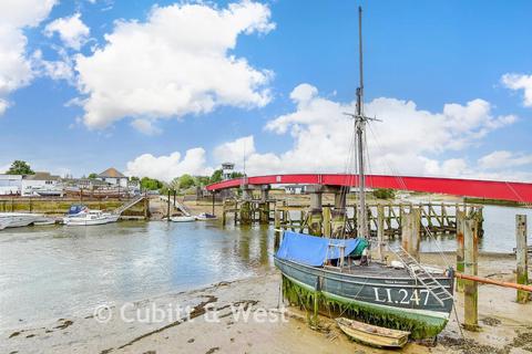 River Road, Littlehampton, West Sussex 1 bed apartment for sale