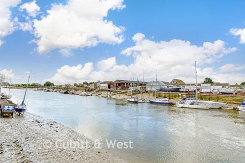 Pharos Quay, Littlehampton BN17 1 bed apartment for sale