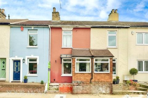 Mounts Road, Kent DA9 2 bed terraced house for sale