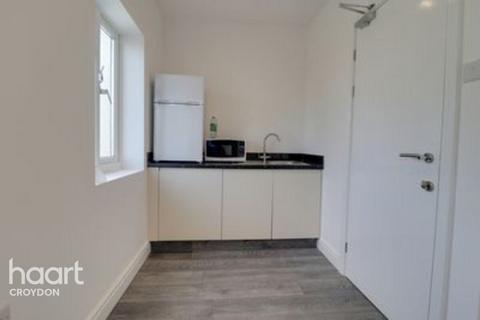 Deanfield Gardens Hurst Road, Croydon 6 bed semi