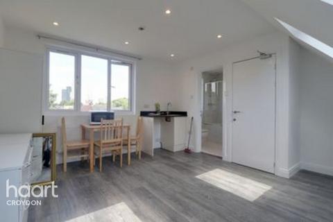 Deanfield Gardens Hurst Road, Croydon 6 bed semi