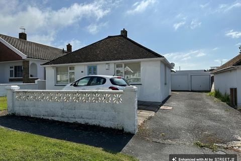 Hoddern Avenue, Peacehaven, BN10 7PH 3 bed detached bungalow for sale
