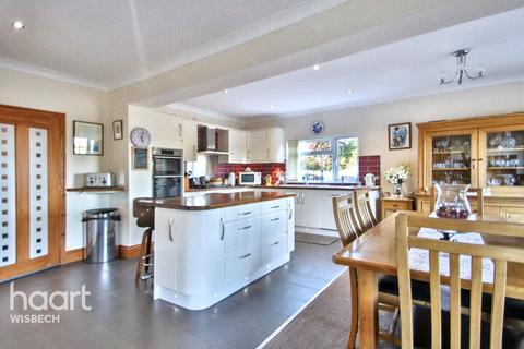 Walton Road, Wisbech 4 bed detached house for sale