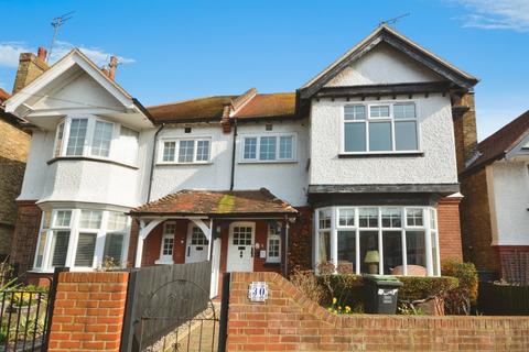 Queens Road, Broadstairs 2 bed flat for sale