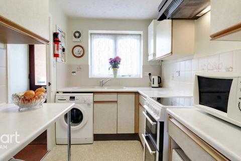 Osier Close, Scarning 3 bed semi
