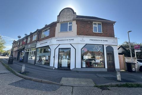 5A Chessington Parade, Leatherhead... 2 bed house for sale