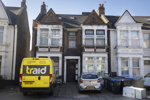 15 Acton Lane, London NW10 1 bed flat for sale