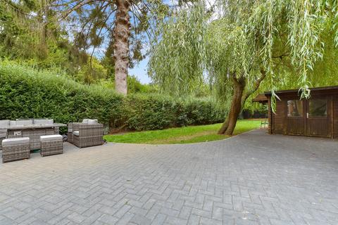 Picquets Way, Banstead, Surrey 3 bed semi