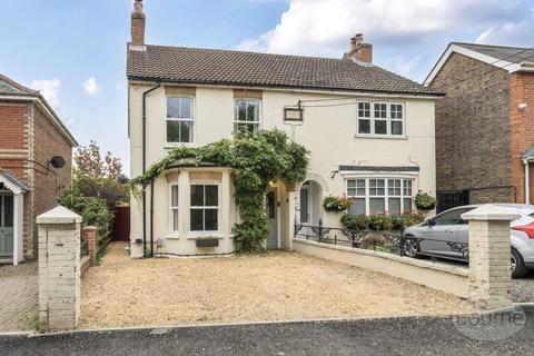 Ash Green Road, Ash Green GU12 3 bed semi