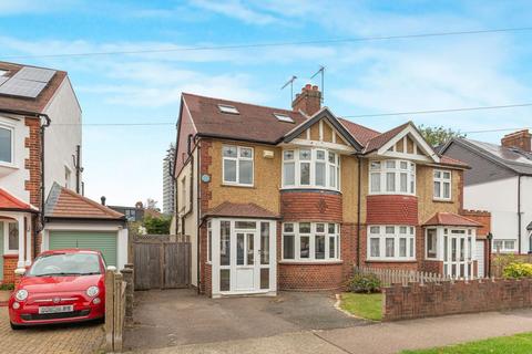 Oakleigh Avenue, Surbiton KT6 4 bed semi