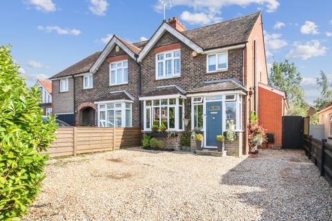 Holtye Road, East Grinstead, RH19 3 bed semi