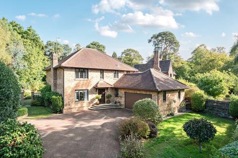 Park Avenue, Camberley, Surrey, GU15 5 bed detached house for sale
