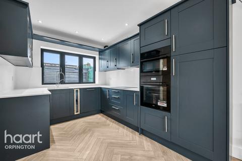 Sevenoaks Way, Orpington 3 bed semi