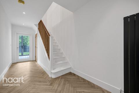 Sevenoaks Way, Orpington 3 bed semi