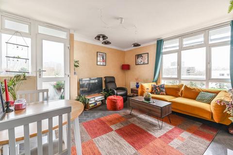 Shaw Court, Clapham Junction, London... 1 bed flat for sale