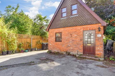 Tonbridge Road, Wateringbury... 6 bed end of terrace house for sale