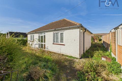 The Gardens, Stotfold 2 bed detached bungalow for sale