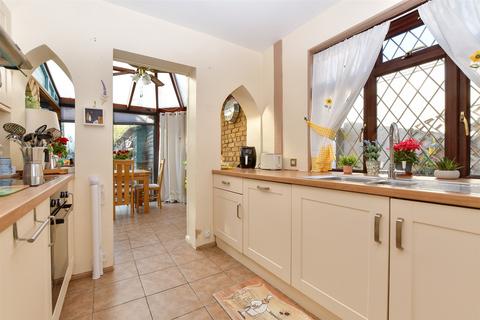 Woodmansterne Lane, Banstead SM7 3 bed detached house for sale
