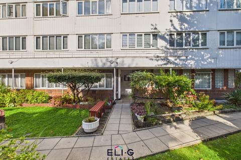 Highfield Court, Highfield road, NW11 2 bed flat for sale