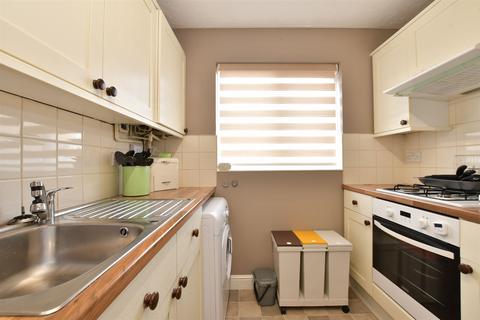 Cheyne Court, Wickford SS12 2 bed terraced house for sale