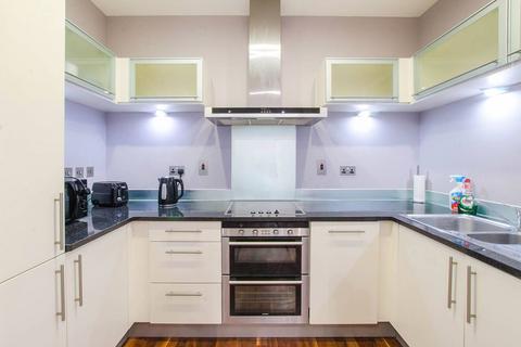 Discovery Dock, E14, Docklands... 2 bed flat for sale