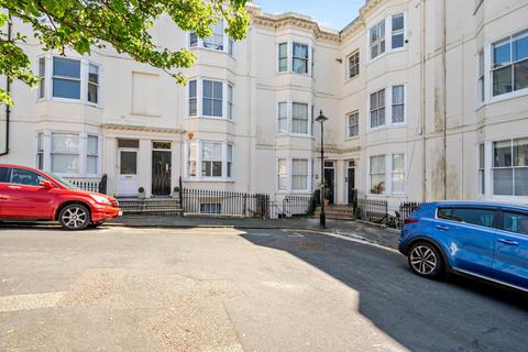 Clarence Square, Brighton, East Sussex 2 bed apartment for sale
