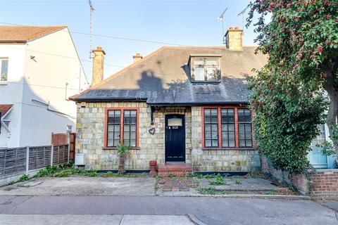 Leigh Hall Road, Leigh